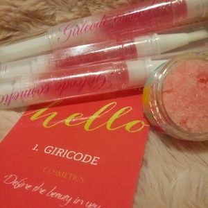 Homemade lipgloss and lipscrubs